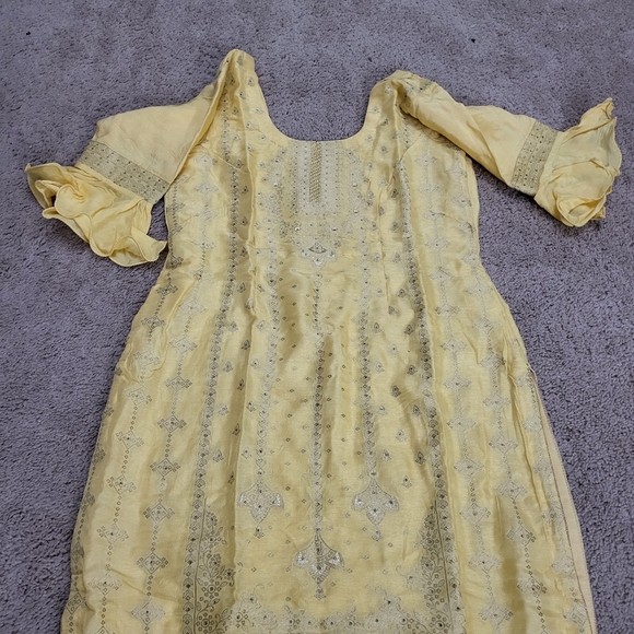 Salwaar Kameez - Picture 2 of 4